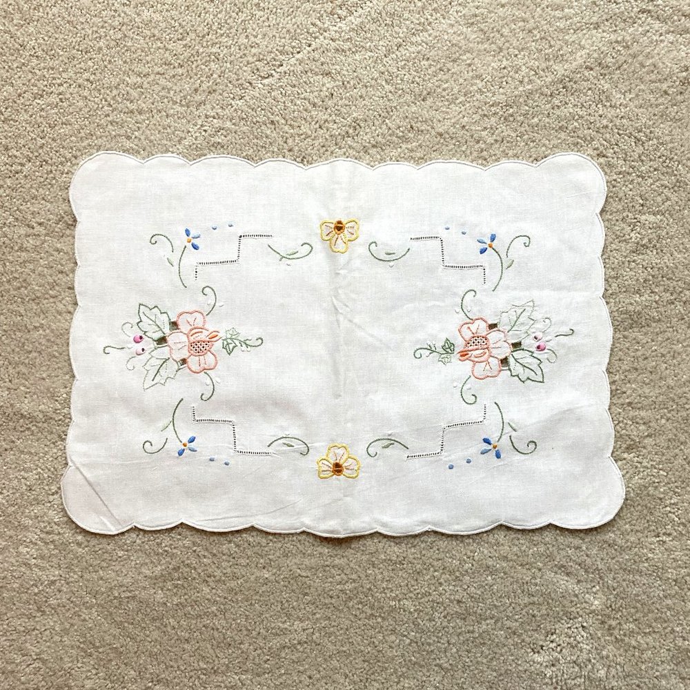 Vintage Embroidered Linen Placemats & Napkins